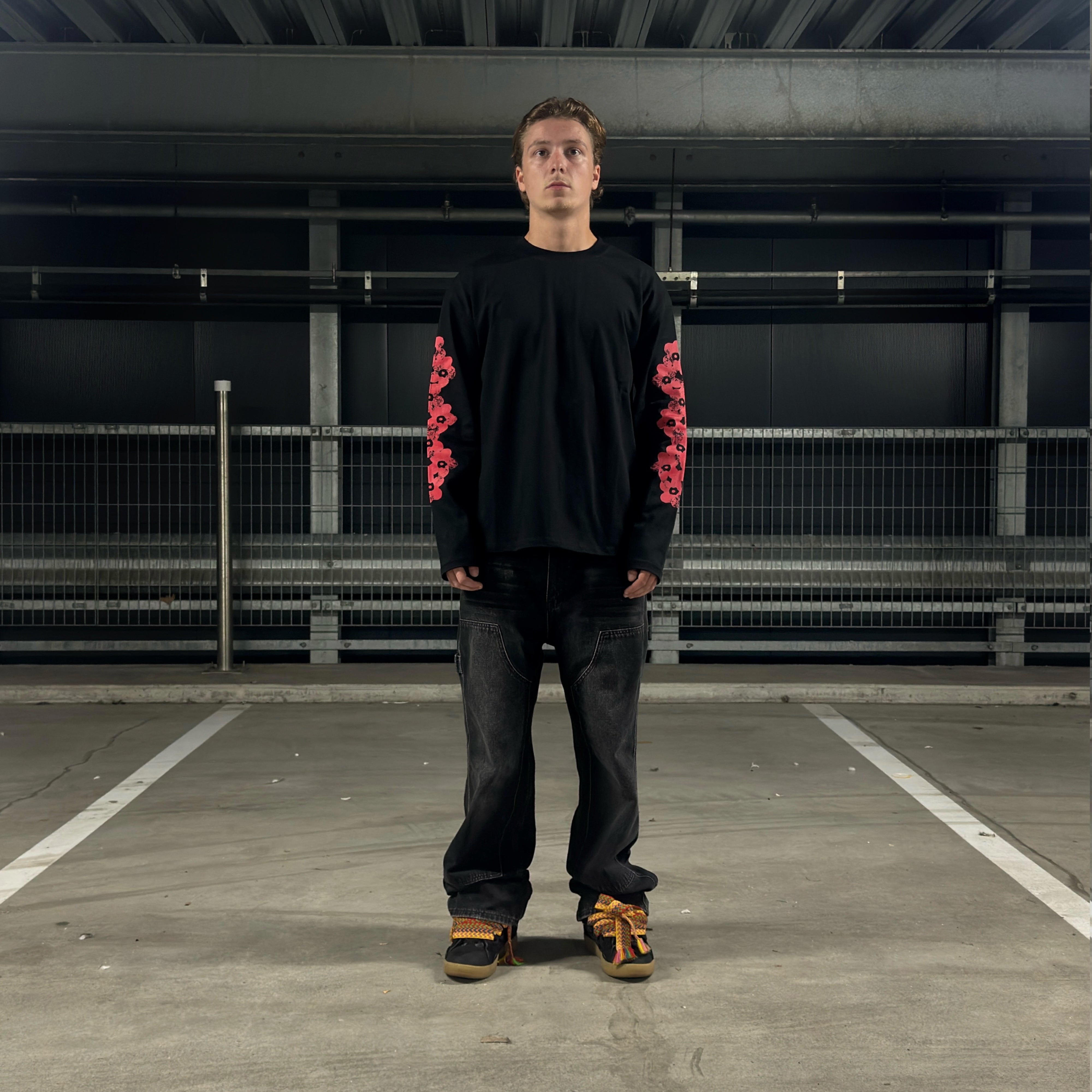 RED FLOWER LONG SLEEVE - BLACK